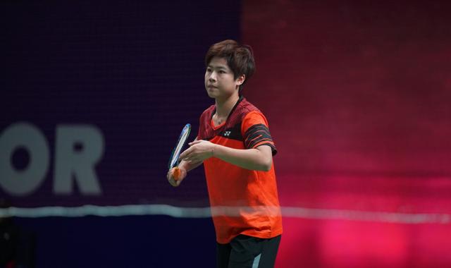 但他尽量在 但他尽量在